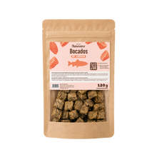Cargar imagen en el visor de la galería, Naturextra Bocaditos de salmón para perros y gatos 120G
