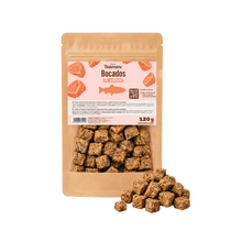 Cargar imagen en el visor de la galería, Naturextra Bocaditos de salmón para perros y gatos 120G
